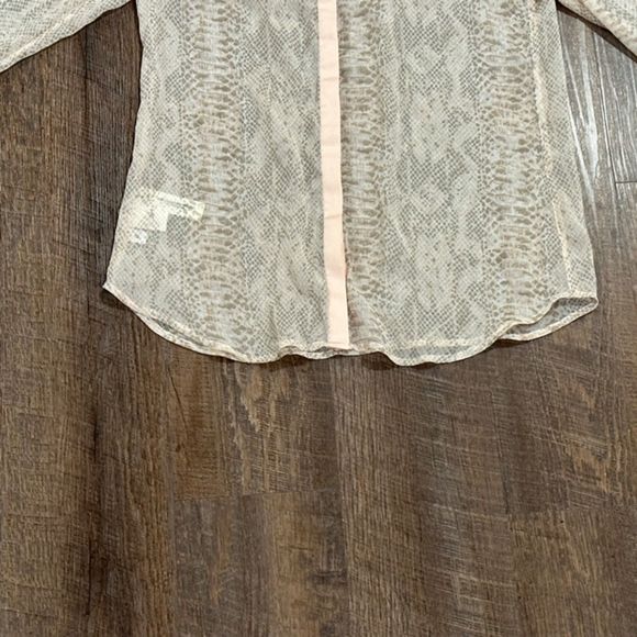 Ann Taylor Womens SP Button Up Shirt Long Sleeve Sheer Blouse Pink Animal Print - Picture 9 of 10